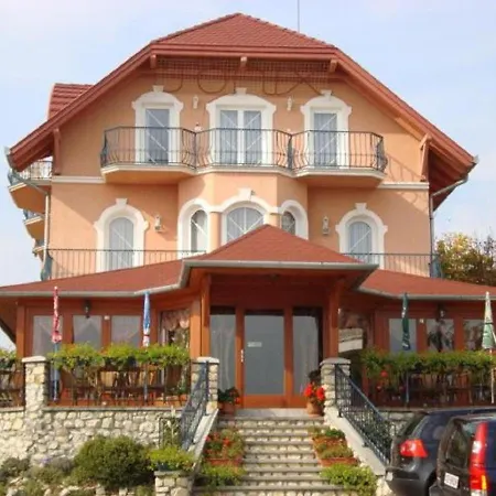 Fonix Wellness Panzio Bed & Breakfast